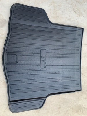 Hongqi HS3, Hongqi H5, Hongqi | Trunk Mat - 2019-hongqi-h5-gasoline-powered-with-a-step-on-the-right-side-default-item
