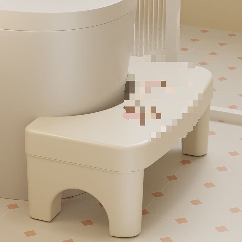 家庭用トイレの腰掛けの足の腰掛けの特別な厚いプラスチックの子供は穴にしゃがみます。|undefined