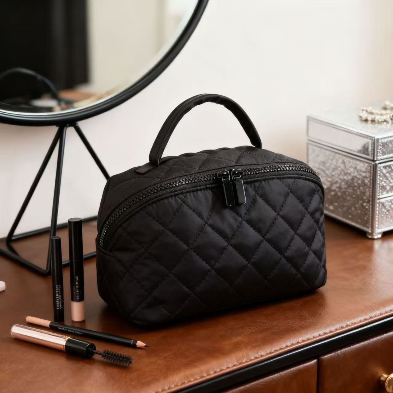 Bolsos de maquillaje portátiles acolchados de gran capacidad, bolsos de baño portátiles para salir, bolsos de almacenamiento de cosméticos, bolsos de viaje personalizables image 11