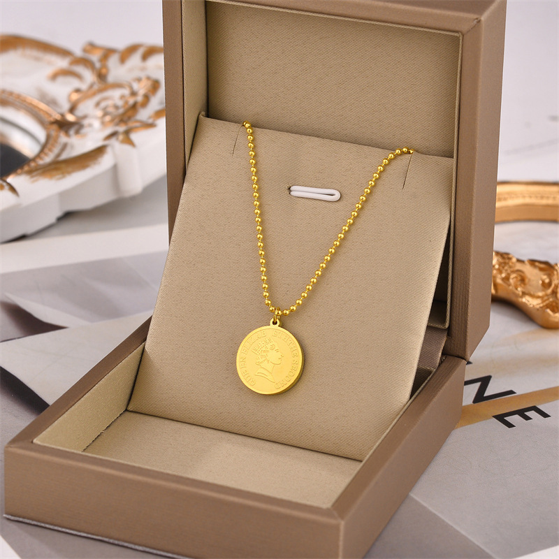 Collar de acero de titanio para mujeres simple y versátil estilo ligero de lujo nicho diseño de alta calidad no decoloración joyería de cadena de clavícula al por mayor