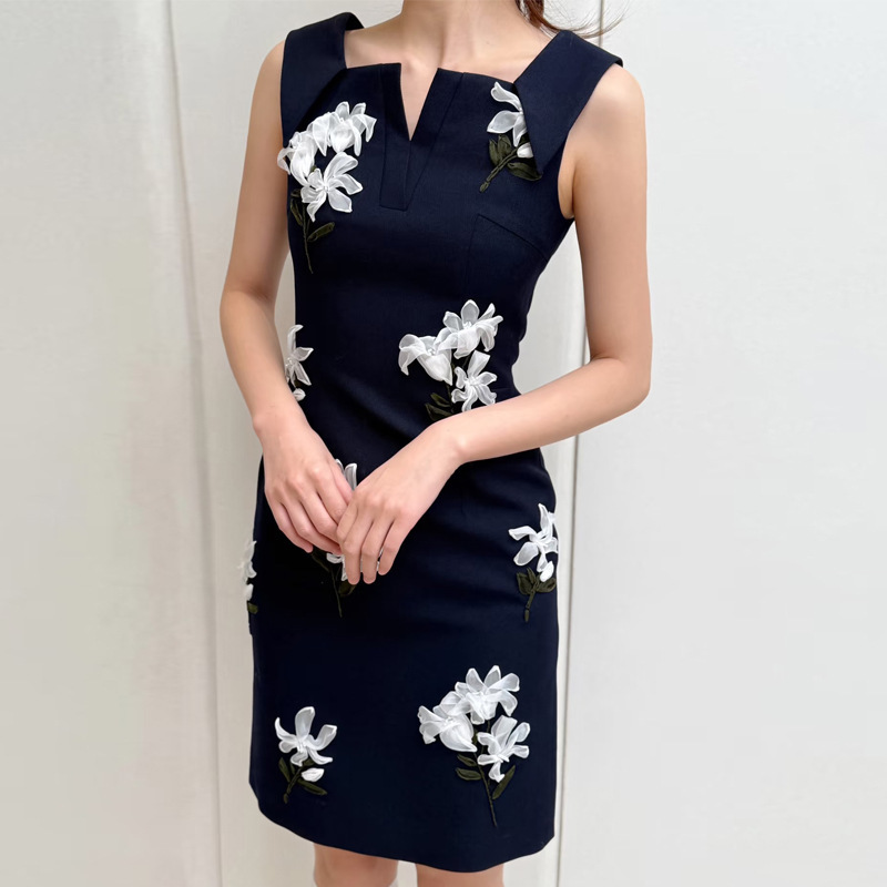 [in Stock] Elegant Lily Flower Ribbon Embroidered Straight Sleeveless Waist-Cinching Vest Dress 25236