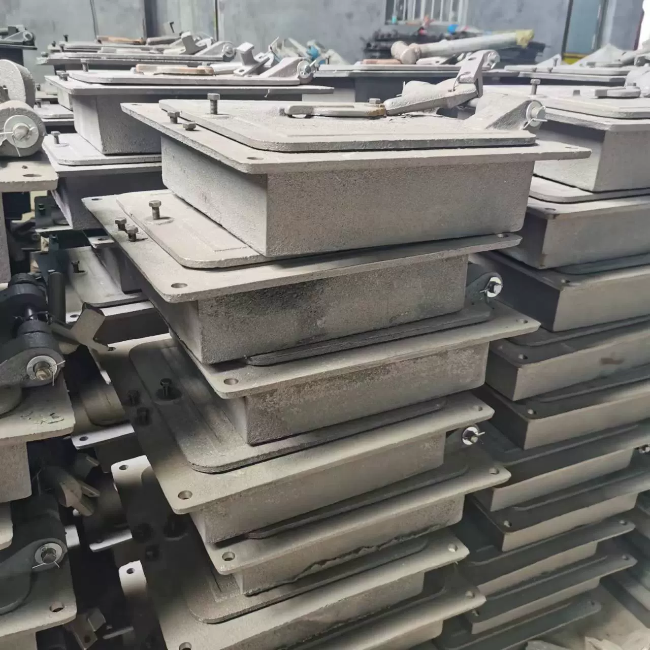 炉门 锅炉配件 炉排 链轮滚柱 左右夹板 中夹板鱼鳞片 铸铁炉门