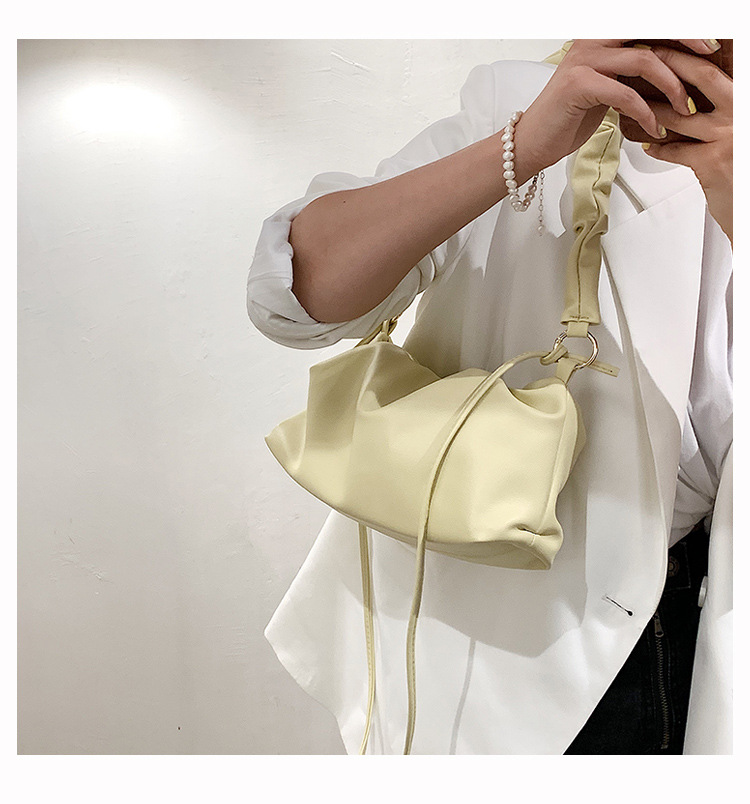 Western Style Pleated Chain Cloud Bag Female Summer 2021 New Fashion Simple Shoulder Underarm Bag Crossbody Dumpling Bag display picture 17