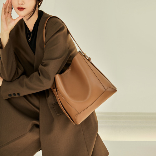 Nalandu Bags 2024 New Women's Bag Crossbody Bag Versatile Genuine Leather Shoulder Large Capacity Commuting Bucket Bag