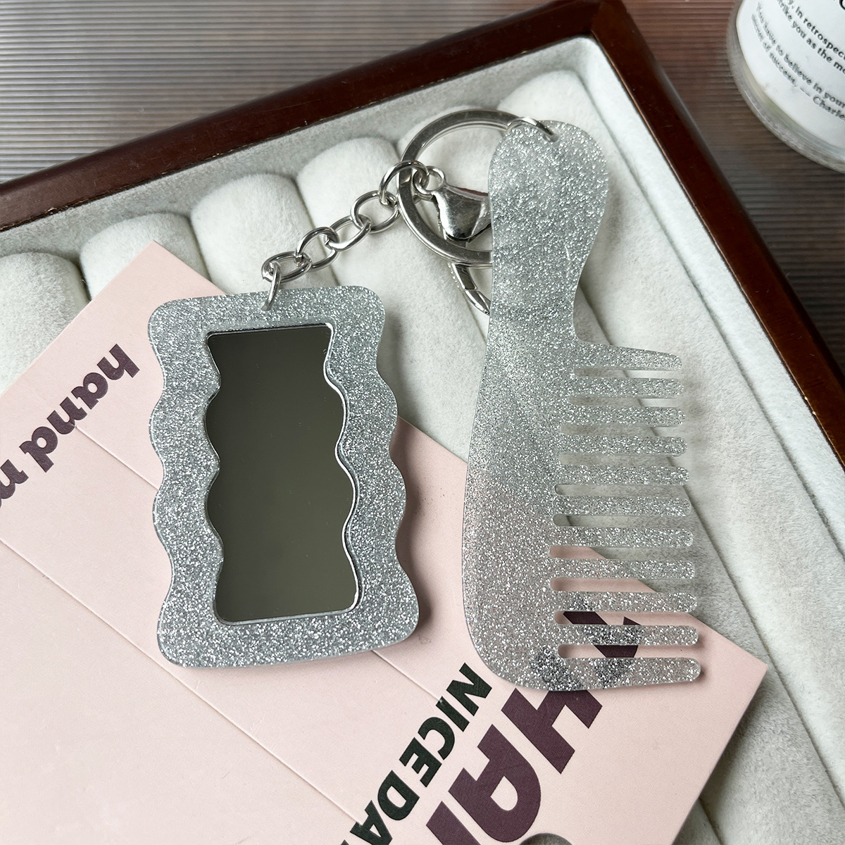 Nuevo acrílico amor maquillaje espejo pein llavero polvo brillante sequilla bolsos colgantes joyas DIY colgantes
