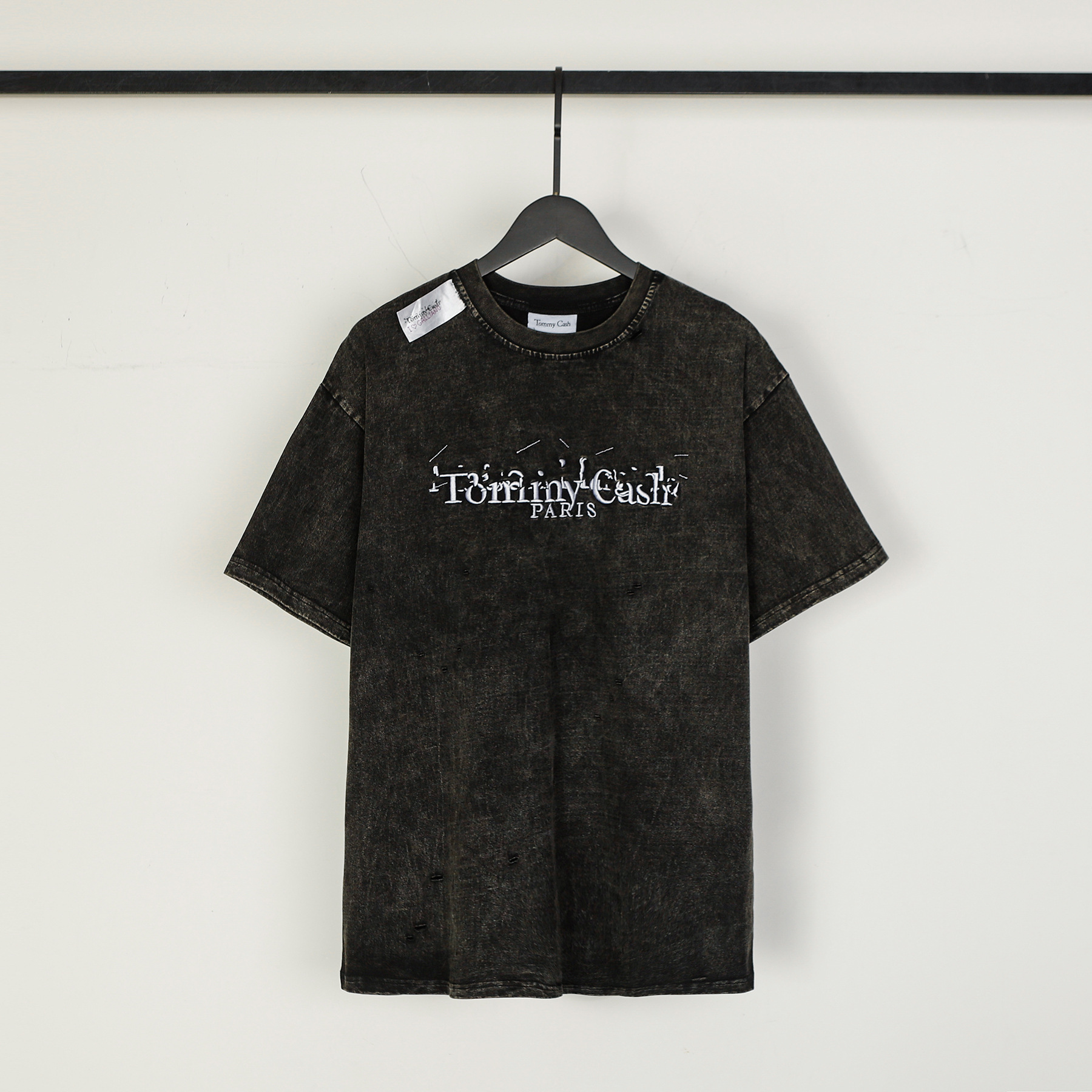 T-shirt a maniche corte con scollo rotondo e ricamo a lettera sul petto, lavata e obsoleta_voghion.com