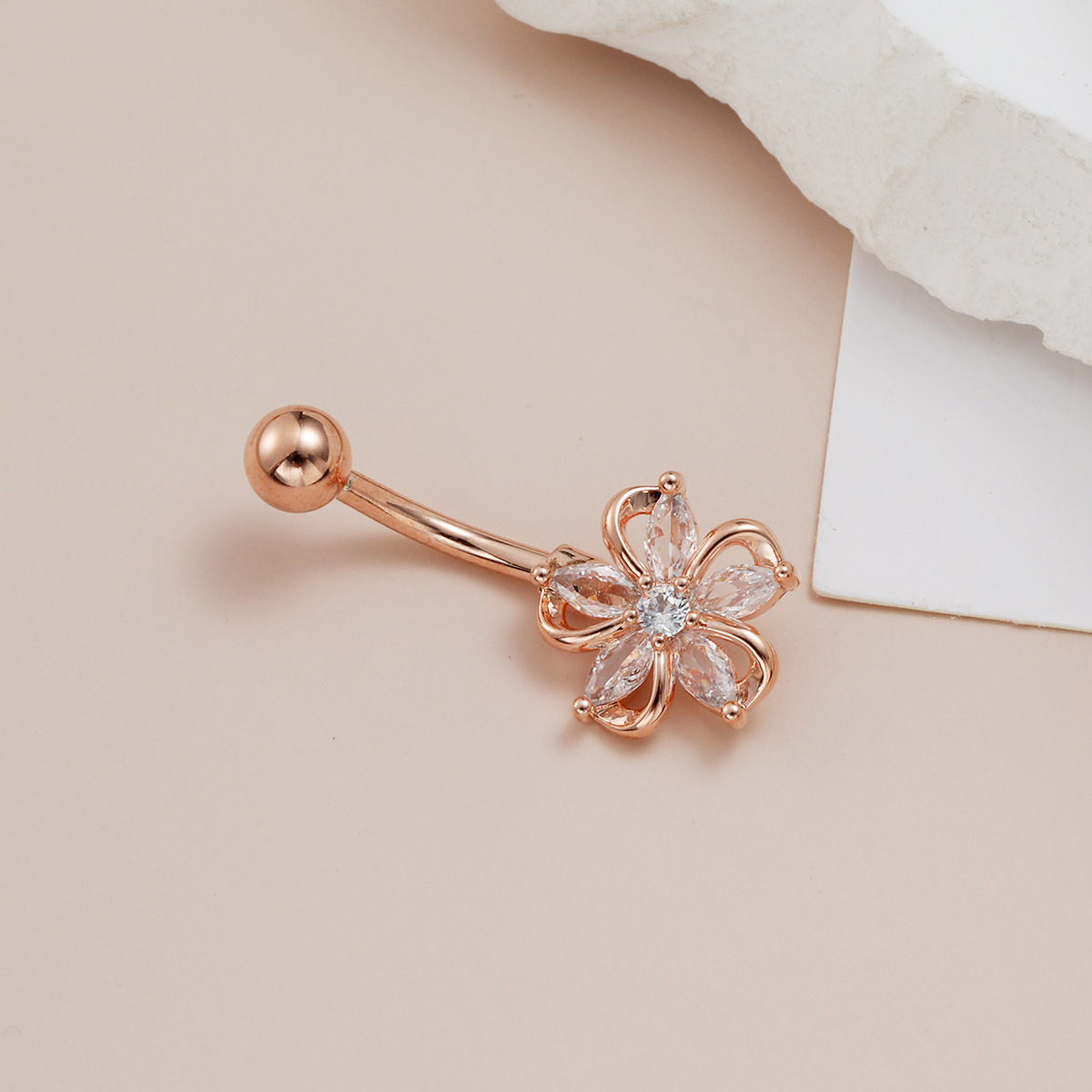 Auf Lager – Bestseller! Luxuriöser, modischer und sexy Bauchnabelpiercing-Ring mit Zirkonia-Blume._voghion.com