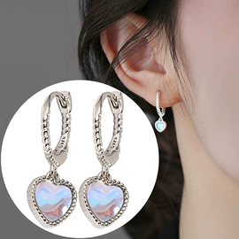 耳钉;项链;耳环