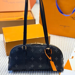 �羳 ԭ�� L West ؐ���� V ��ƤŮ���μ�б���ͨ�ڰ���Ů