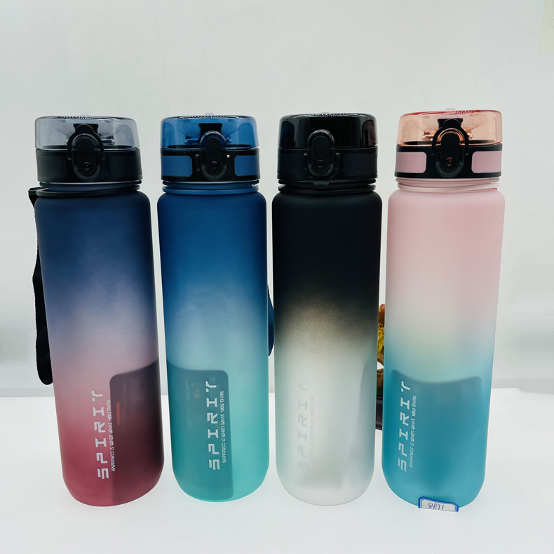 Amazon venta caliente deportes espacio taza de plástico esmerilado con barrera de té taza de agua portátil graduada para estudiantes masculinos y femeninos