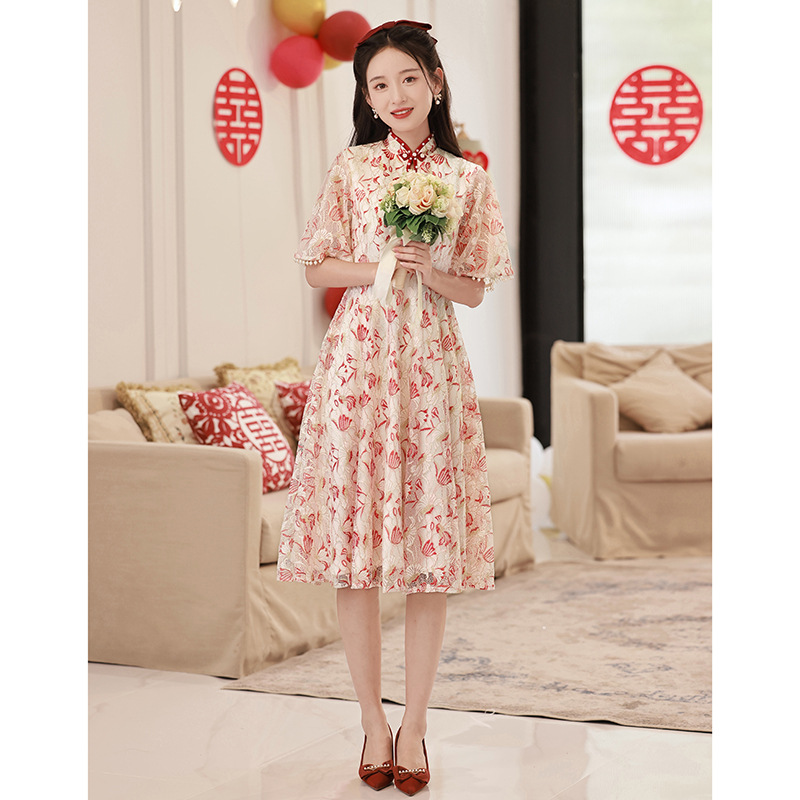 Vestido de maternidad para celebraciones, nuevo estilo de verano 2026, vestido cheongsam mejorado para tallas pequeñas, vestido de noche floral rojo para fiesta de graduación.
