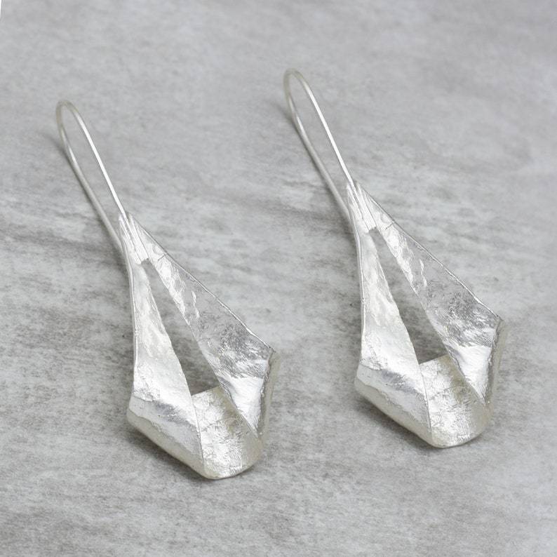 1 Paar Eenvoudige Stijl Geometrisch Patroon Effen Kleur Galvaniseren Zinklegering Oorbellen Laten Vallen display picture 1