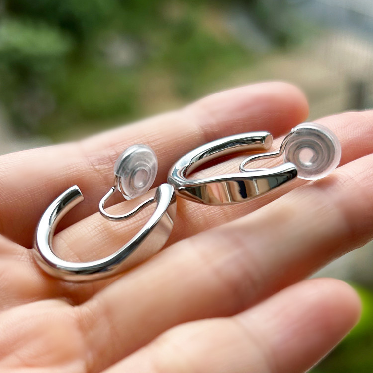 Orecchini a clip minimalisti cerchio donna gioielli design eleganti_voghion.com