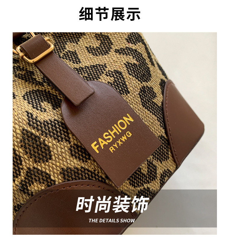Fashion Small Bag Female New Fashion Autumn And Winter Retro One-shoulder Messenger Bag display picture 27