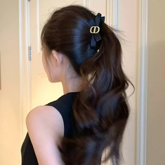 简约猪鼻子字母CD金属黑色蝴蝶结香蕉夹女后脑勺马尾发夹发卡发饰