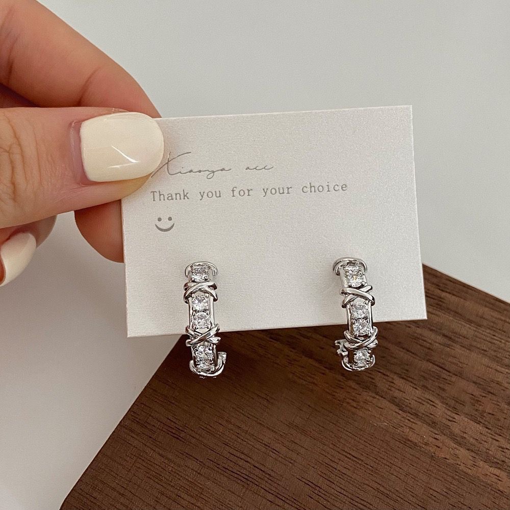 fashionable retro sophisticated earrings with zircon