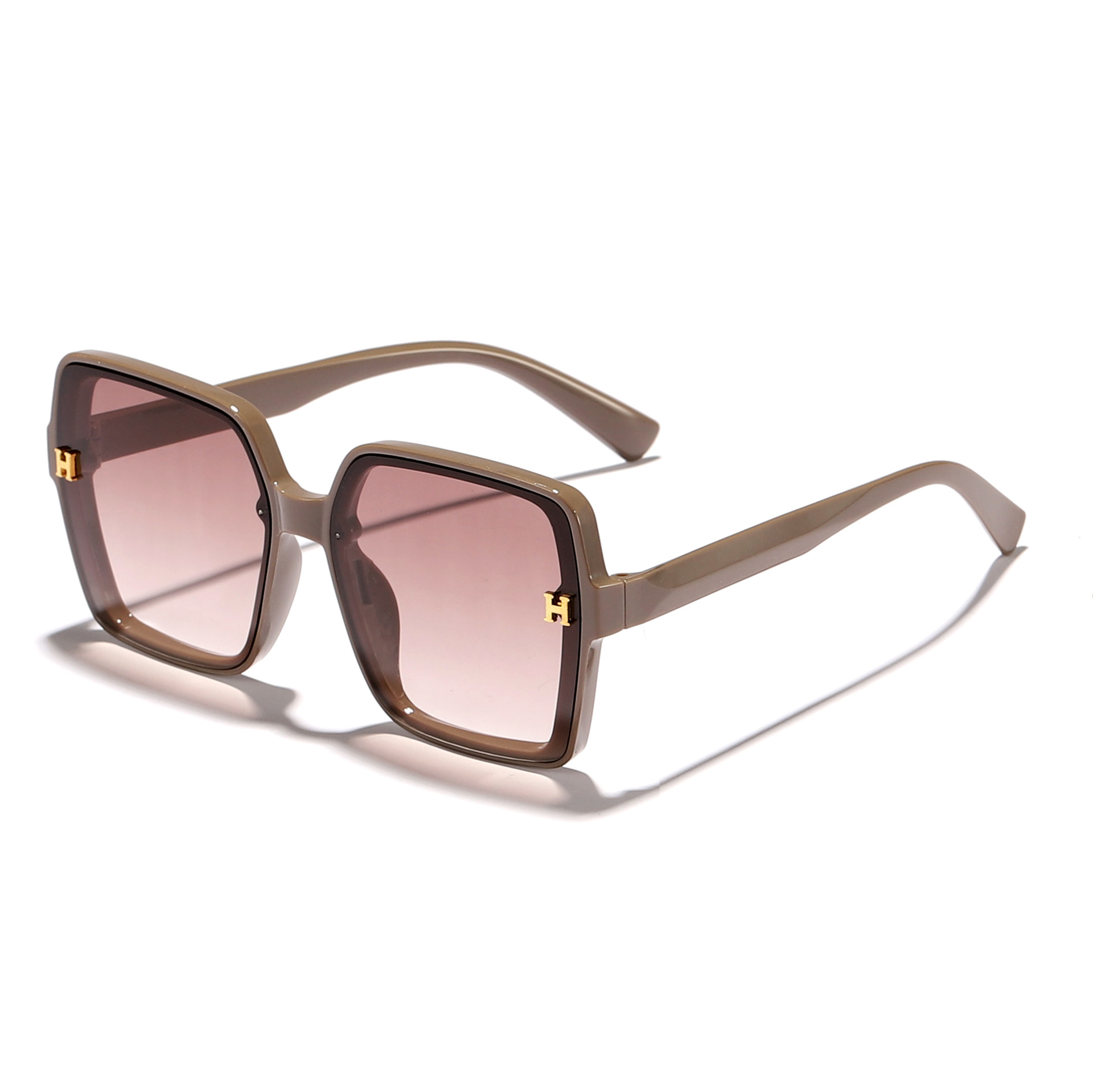 2024 nuevas gafas de sol anti-ultravioleta de marco generoso retro, accesorios de letras de sentido avanzado, gafas de sol imprescindibles para disparos callejeros de moda