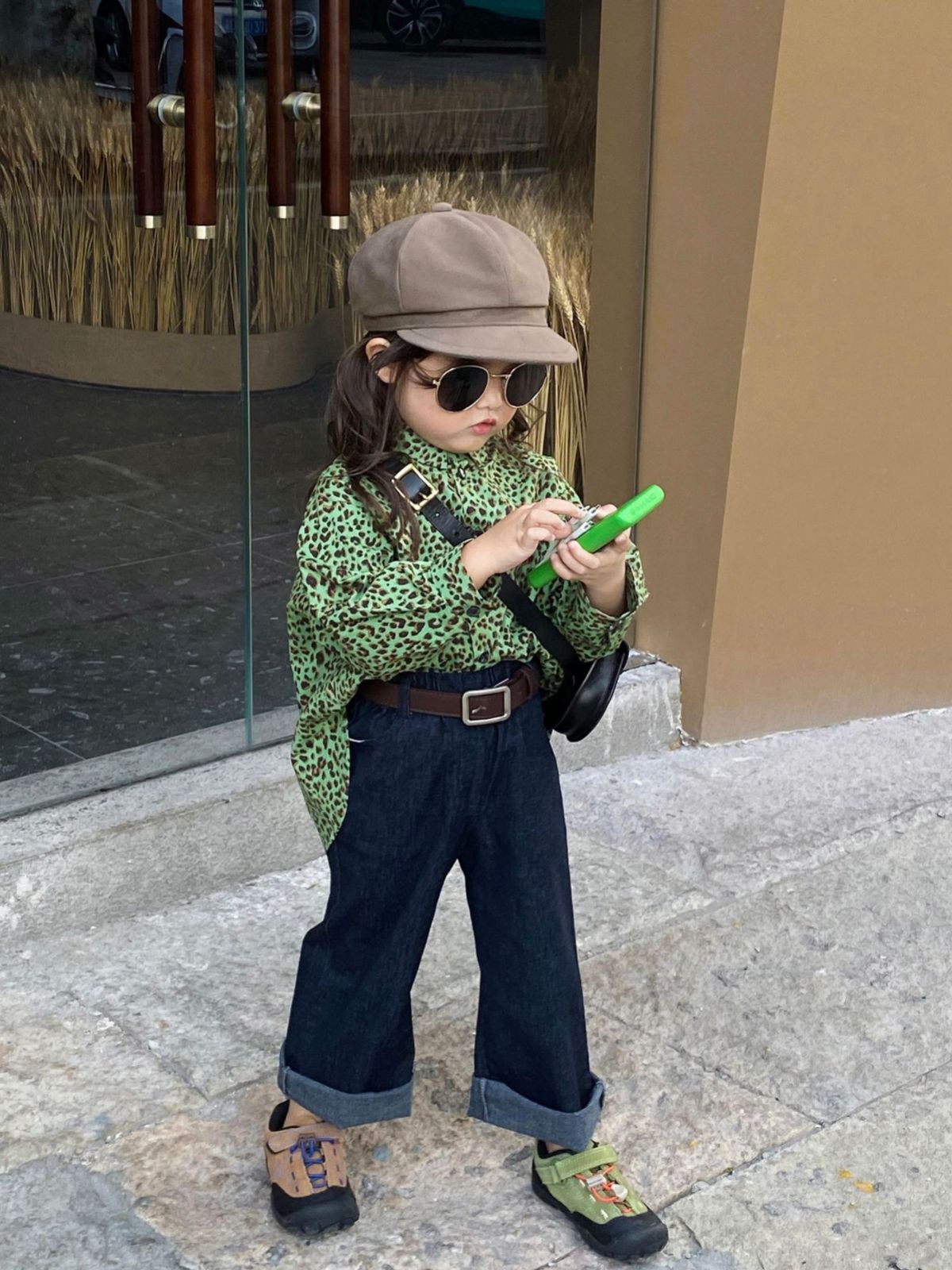 Sin devoluciones ni cambios, precio original 35. Camisa con estampado de leopardo para niñas, nuevo estilo de otoño, camisa infantil moderna y elegante.