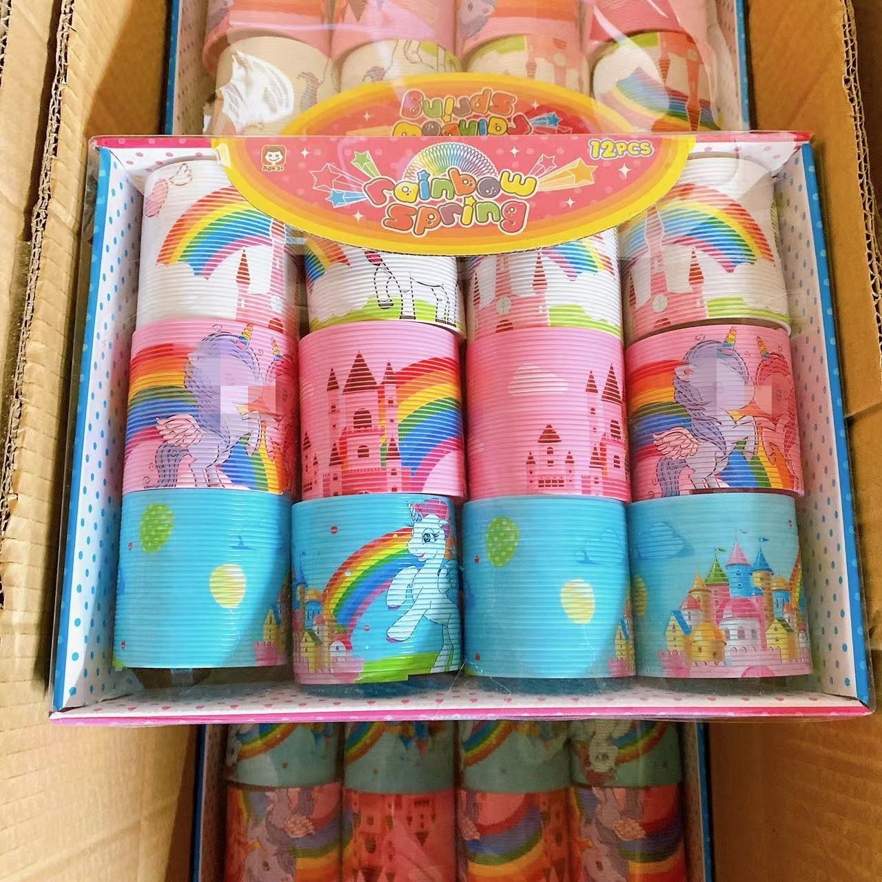 Anillo elástico para niños juguetes de rompecabezas al por mayor animaciones de dibujos animados arcoíris anillo de barra de bobina 12 una caja de arcoíris anillo