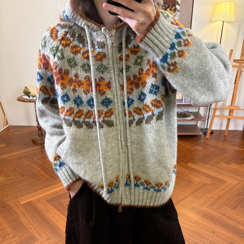 Retro White Thickeneded Fair Isle Zipper Sweater Jacket for Women Autumn and Winter New Loose and Versatile Hooded Knitted Cardigan
