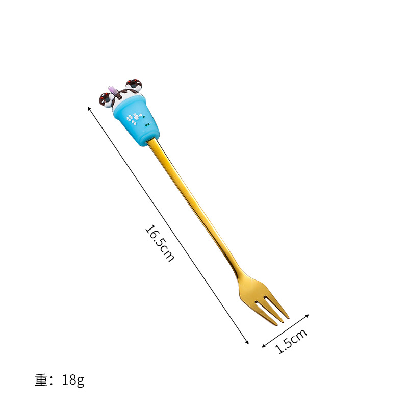 블루 밀크티 컵과 포크