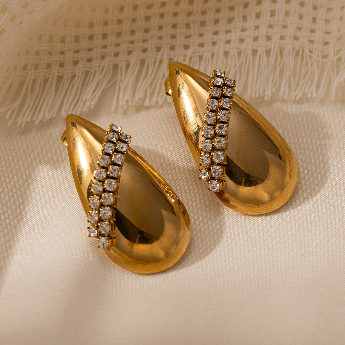 Taina europa y americana pendientes de acero inoxidable lujo ligero nicho personalidad versátil gota de agua pendientes de diamante de titanio acero no se desvanece mujer