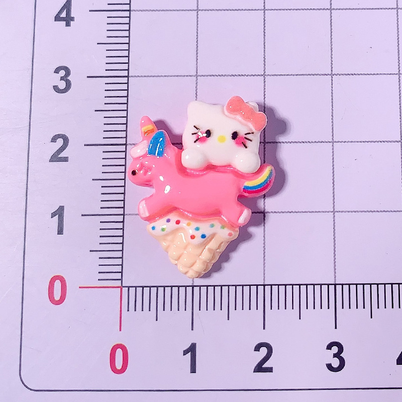Nuevos dibujos animados Sanrio helado DIY accesorios de resina crema pegamento clip para el pelo caja de teléfono móvil botones de zapatos parches de juego