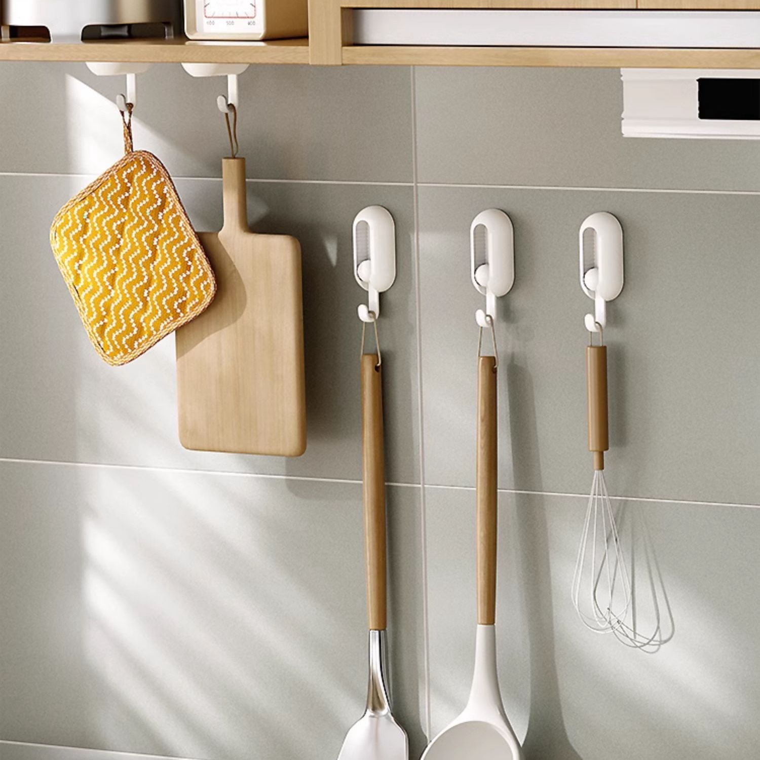 Gancho giratorio universal estilo japonés sin agujeros de perforación en la pared de la cocina percha de carga en la puerta de entrada detrás de la bolsa de la escuela gancho adhesivo sin rastro