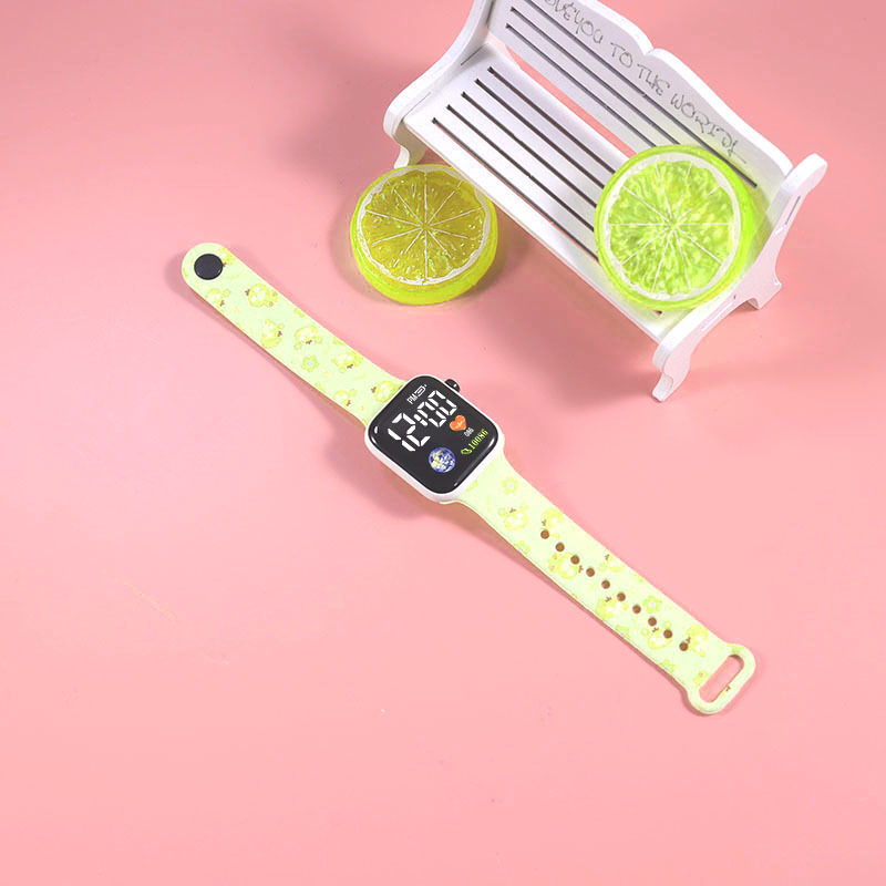 Comercio exterior cool color dibujos animados LED relojes electrónicos de moda lindos cuadráticos parejas estudiantes relojes de botón en stock