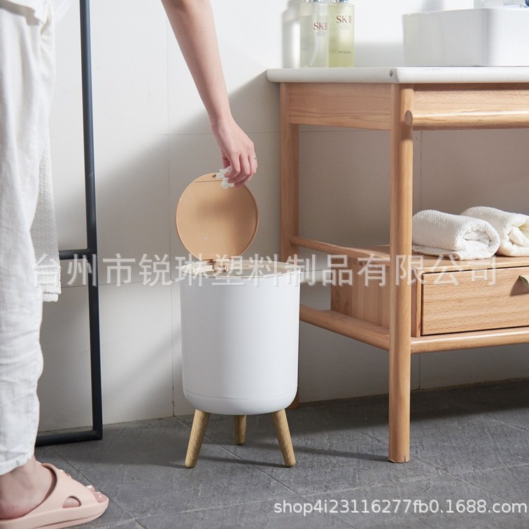 plastic garbage can for home use