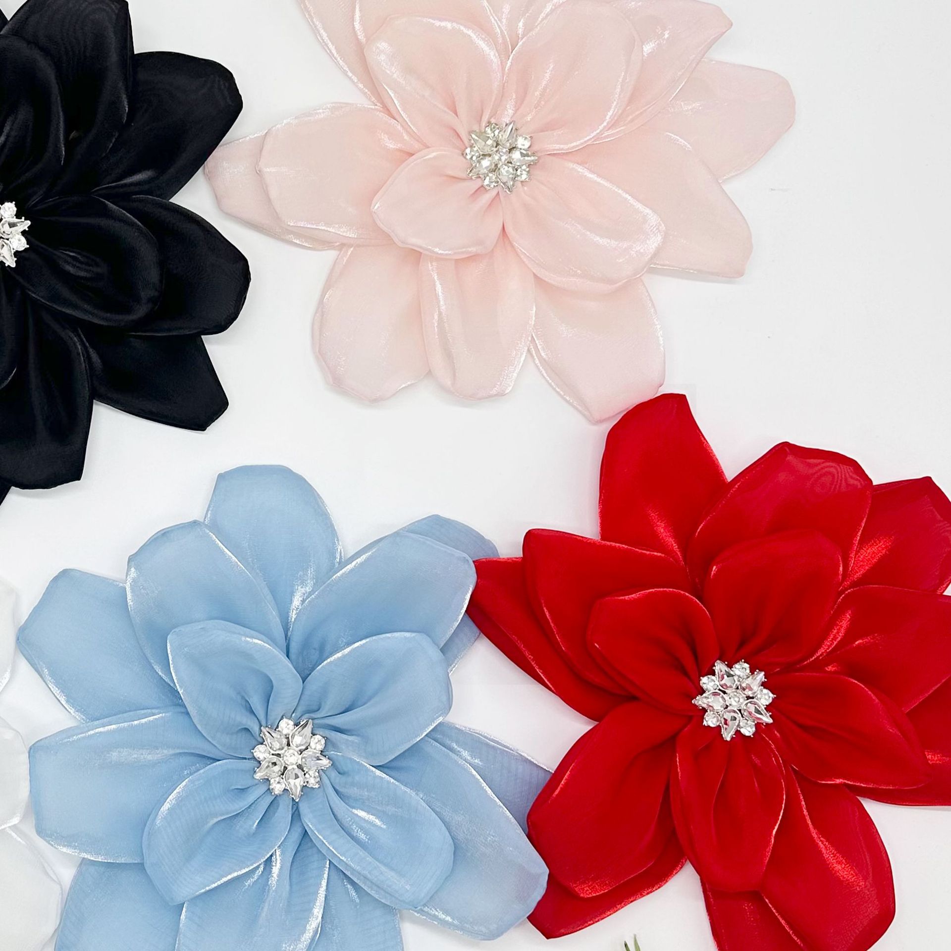 Europa y los Estados Unidos ventas calientes nuevas flores satin chiffon tela multicapa flor tridimensional más diamante diy tocado accesorios de ropa
