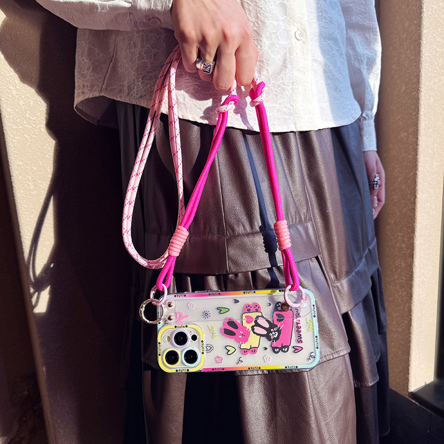 创意斜跨腕带手机壳适用于苹果16ProMax硬壳15红唇小人14Plus新款