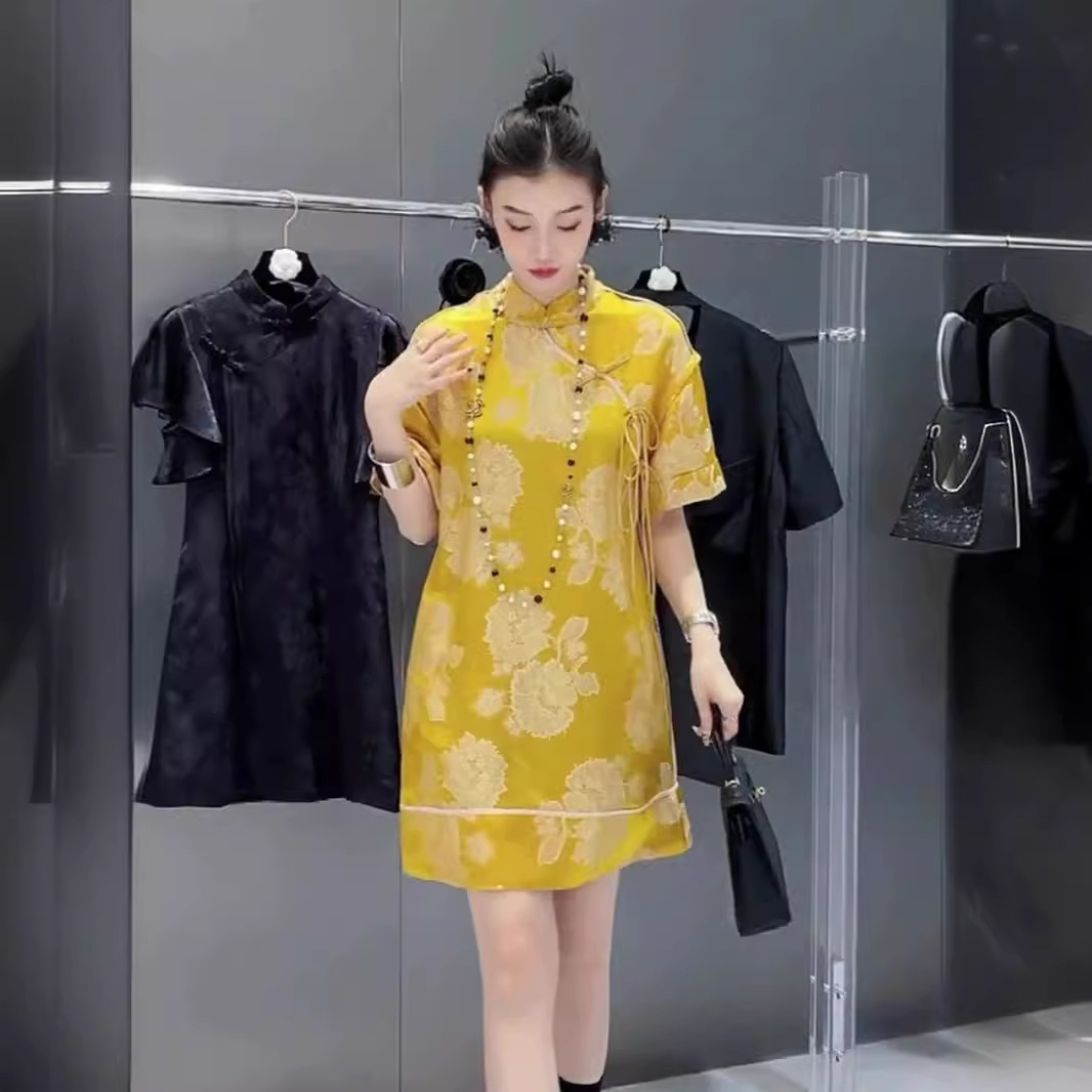 Váy sườn xám cách tân phong cách Trung Quốc mới, tay ngắn, thắt eo, dáng maxi, màu vàng — Màu vàng