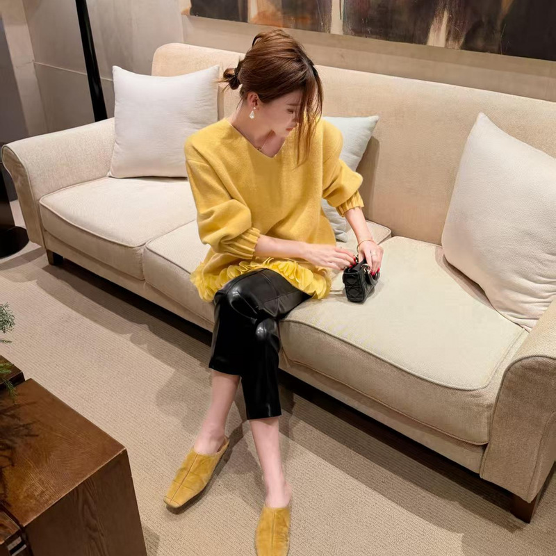 2026 Autumn and Winter New French Design V-Neck Floral Edge Knit Sweater and Black Leather Pants Two-Piece Set 2026 Autumn and Winter New French Design V-Neck Floral Edge Knit Sweater and Black Leather Pants Two-Piece Set