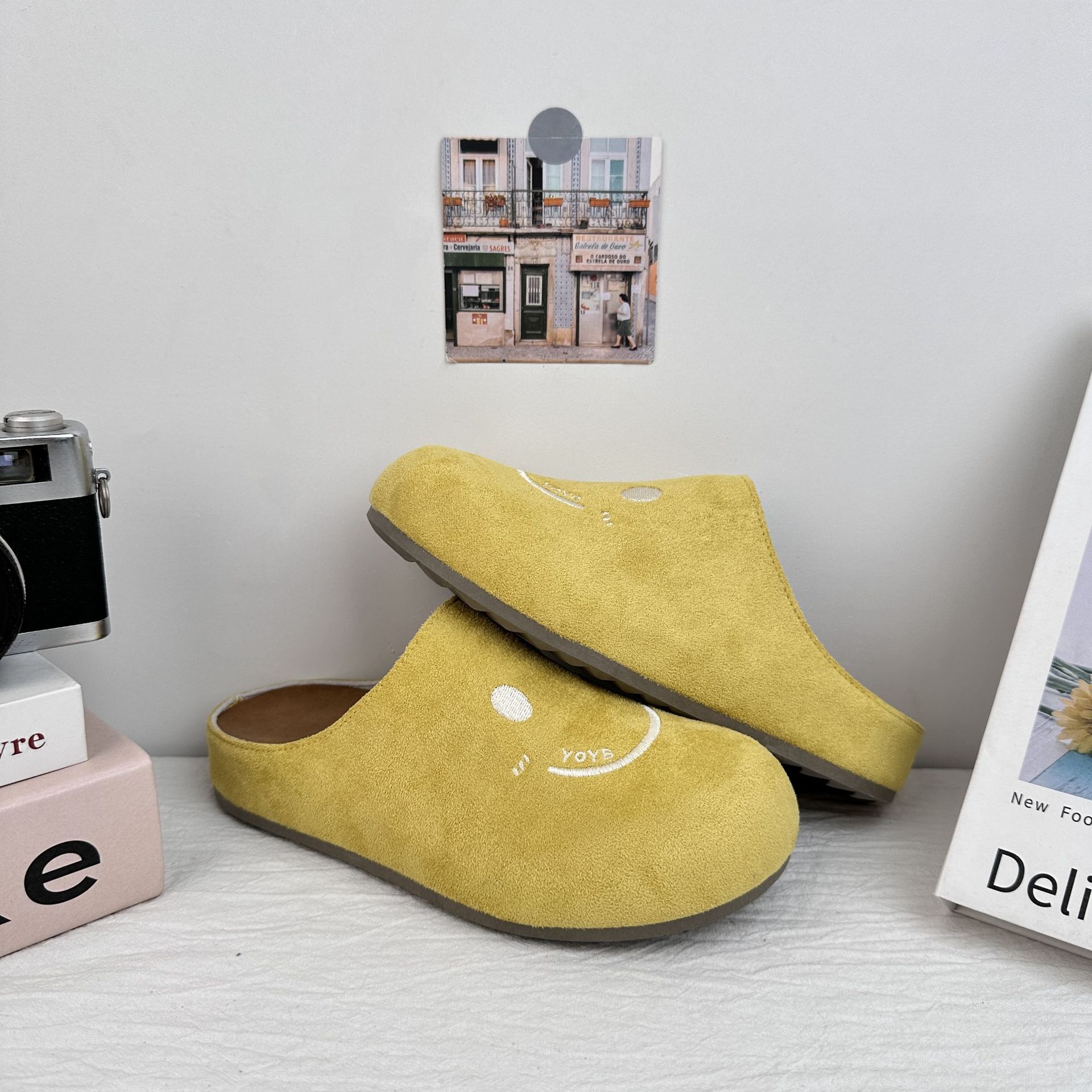 Zapatillas de mujer Yuanbo verano delgado Bocken zapatillas con falda media zapatillas 2025 nuevos zapatos blancos