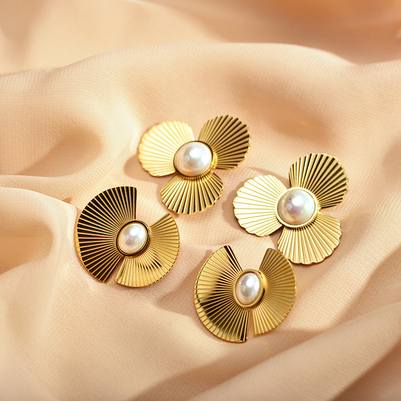 Fashion Flower Copper Gold Plated Artificial Pearls Ear Studs 1 Pair