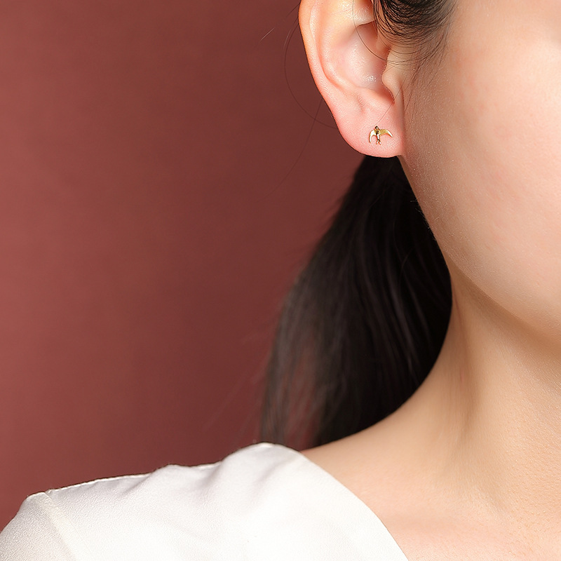 Bông tai bạc S925 mạ vàng hình chim én nhỏ xinh, tinh tế, thanh lịch, đa năng — Bạc