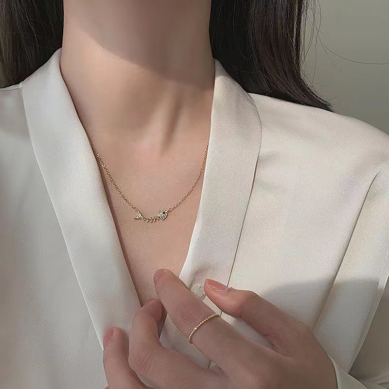 Vintage Style Fish Alloy Inlay Rhinestones Womenu0027S Necklace 1 Piece