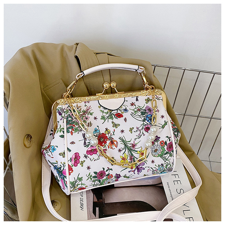 Women's Medium Pu Leather Flower Vintage Style Clasp Frame Crossbody Bag display picture 3