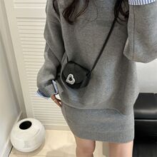 法式小众腋下小包包女2025新款时尚新品质感斜挎包女士纯色马鞍包