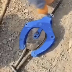 Rotary drilling rig special bending rope device wire rope chicken heart ring installation site convenient