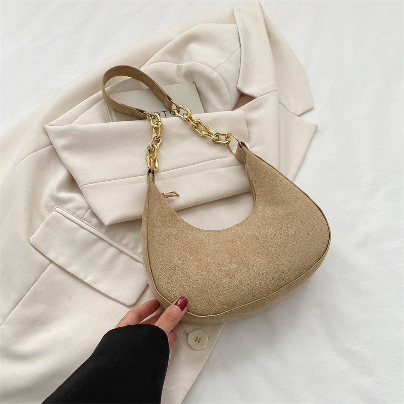 Estilo coreano elegante simple bolsa de hombro de la cadena para las mujeres 2023 Invierno nuevo todo-fósforo de las axilas dumpling bolsa de moda de las mujeres image 10
