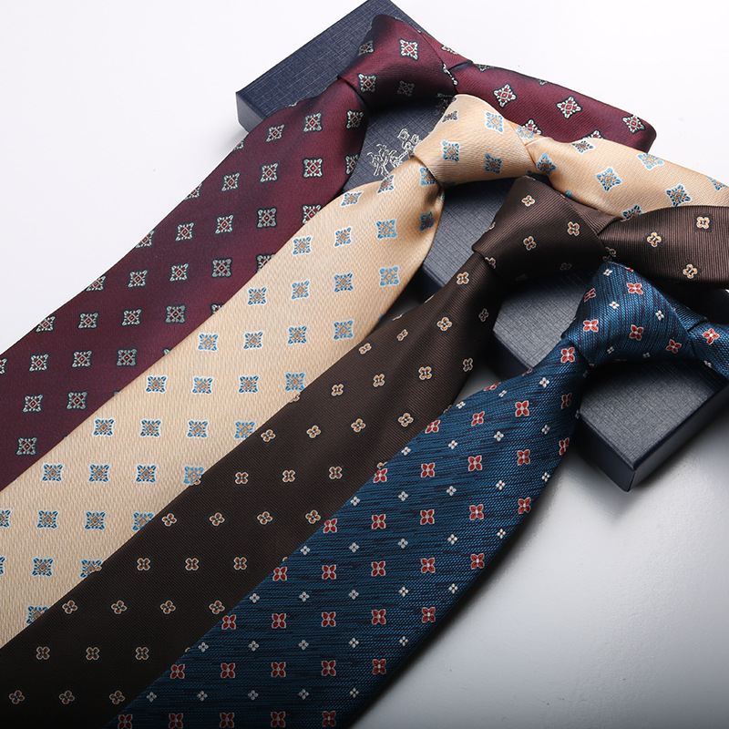 ネクタイの男性は韓国版のイギリスのレトロな茶色の縞の8cmの手で欧米風の学生の出勤職業の服を打ちます。