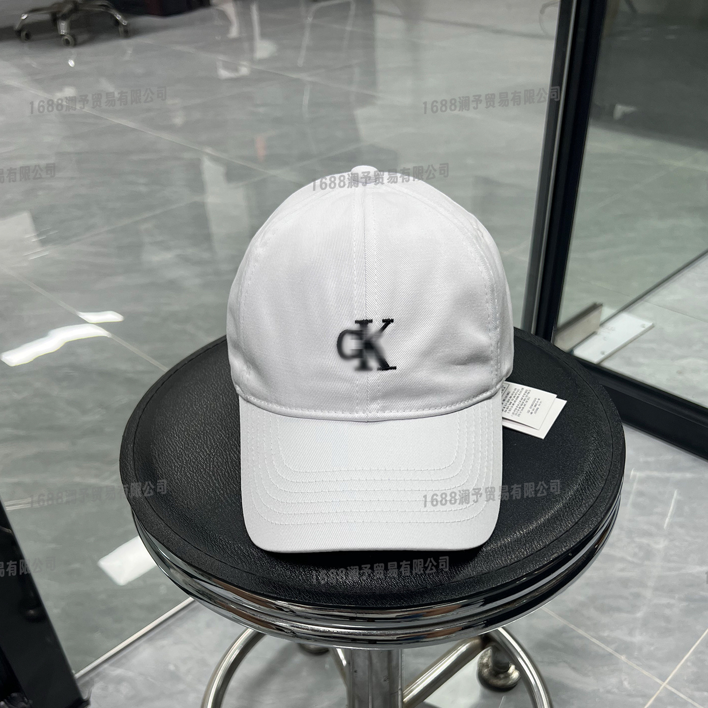 Small label white
