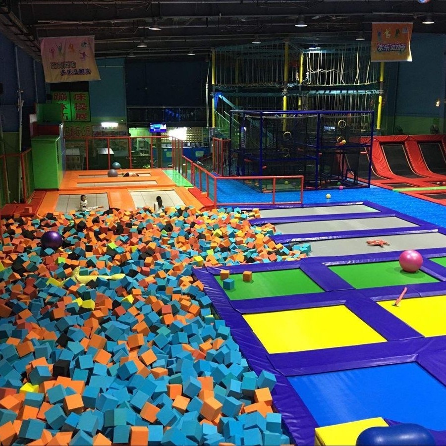 Parque de trampolín para adultos en el interior red pegajosa le jumping cama parque infantil equipos de parque de atracciones