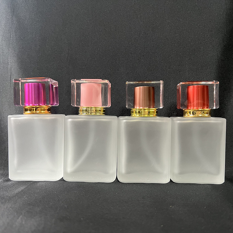 现货供应B153-50ml方形螺口玻璃香水瓶/化妆品分装便捷喷雾空瓶子