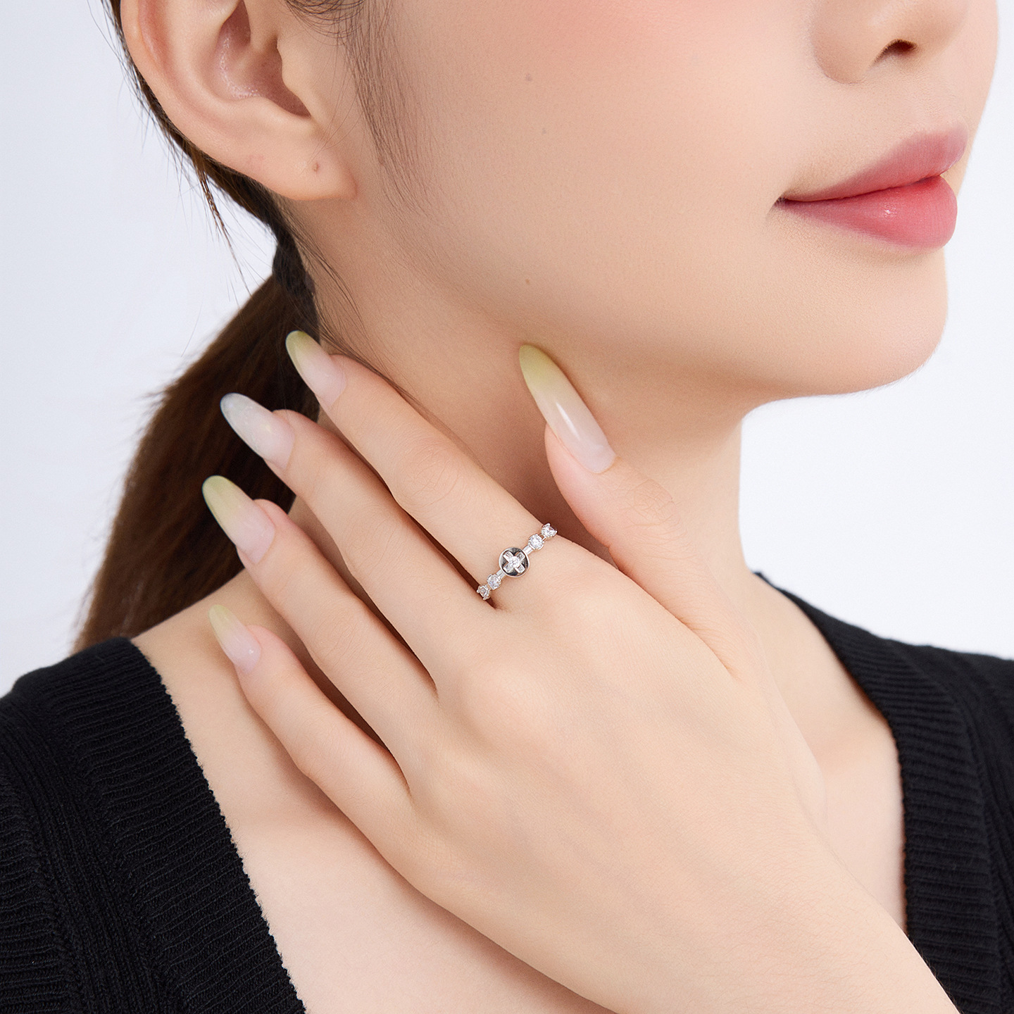 Xuping nicho de moda personalidad anillo de cruz hueco diseño de aleación de cobre chapado blanco simple sin género anillo