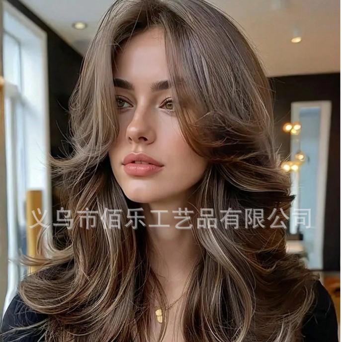 Nuevo estilo europeo y americano peluca marrón relieve cabello rizado wigs flequillo de ocho caracteres conjunto de fibra química mujer Europa y América spot al por mayor