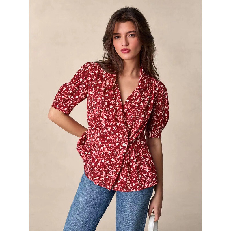 French-style short-sleeved summer top with a heart-shaped print, featuring a wrap design, French collar, and puff sleeves, a floral print shirt for women French-style short-sleeved summer top with a heart-shaped print, featuring a wrap design, French collar, and puff sleeves, a floral print shirt for women