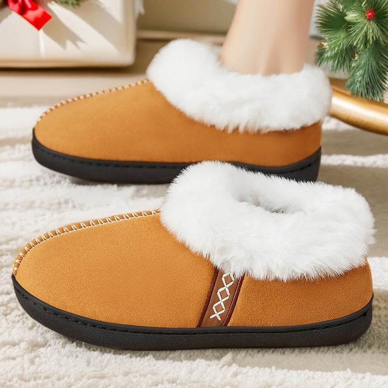 Nuevas botas de algodón, calzado femenino transfronterizo, botas de nieve con forro polar y suela gruesa, botines cortos de moda, botas cálidas de poliuretano y algodón al por mayor.